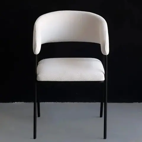 Chaise japandi Bjørn à accoudoirs, tissu et métal noir