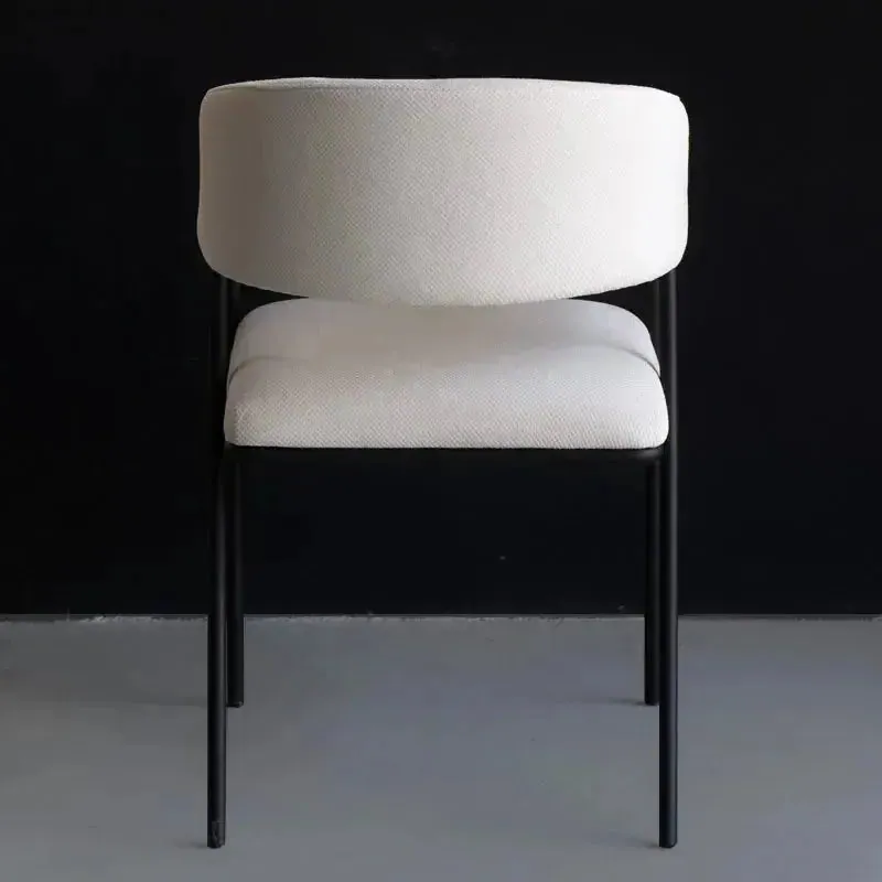Chaise japandi Bjørn à accoudoirs, tissu et métal noir, vue 3