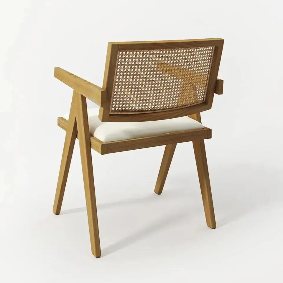Chaise japandi Ro en bois massif et cannage, vue 3