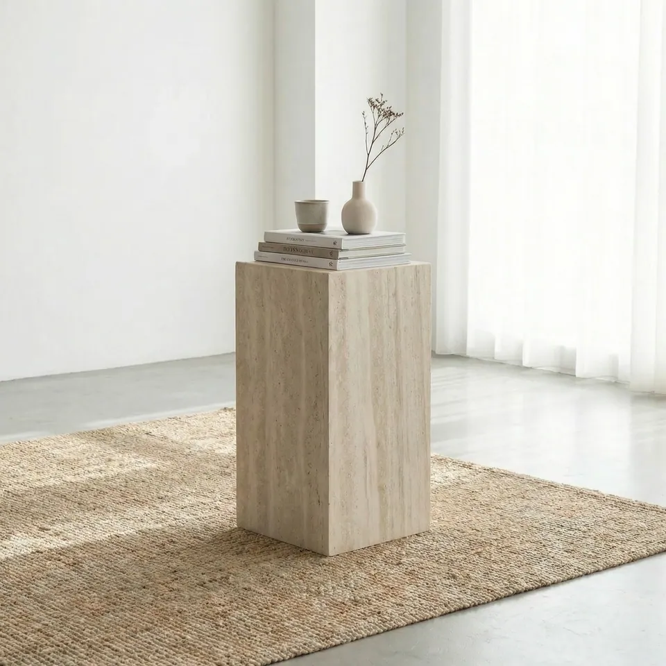Colonne japandi Umi en travertin, hauteur 70 cm