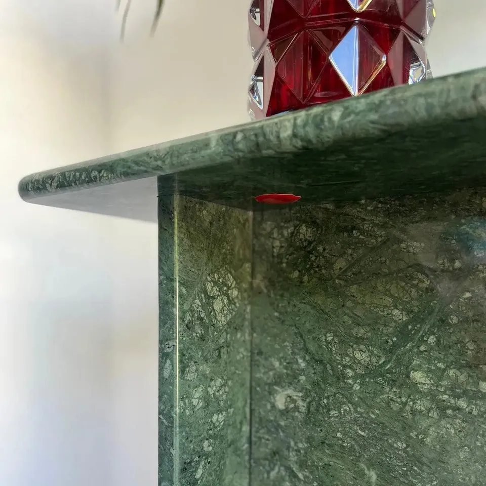 Console japandi Kaede en marbre vert Guatemala, piètement en T, vue 5