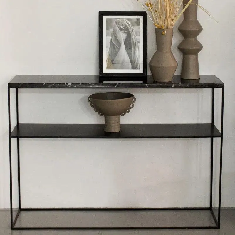 Console japandi Kawa en marbre noir et métal noir