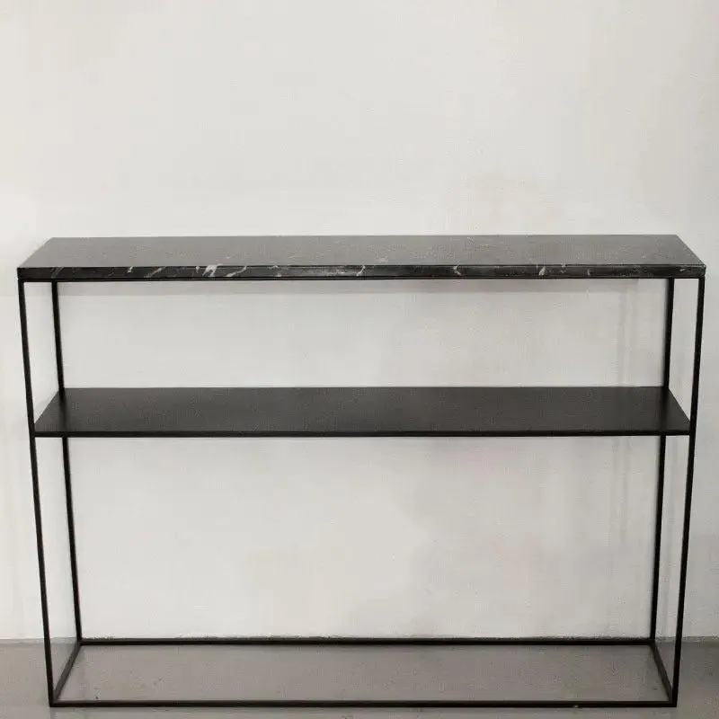 Console japandi Kawa en marbre noir et métal noir, vue 4