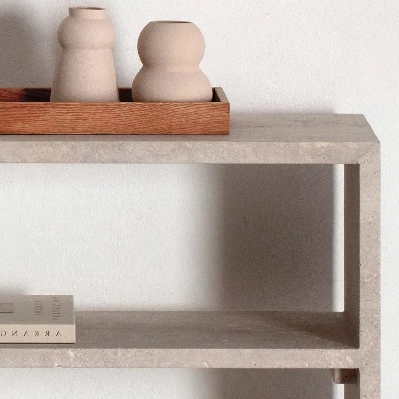 Console japandi Nao en travertin beige avec étagère, vue 3