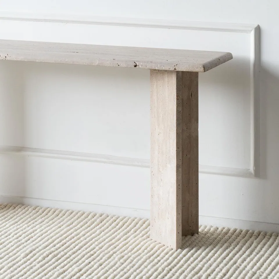 Console japandi Stilla en travertin naturel, vue 2