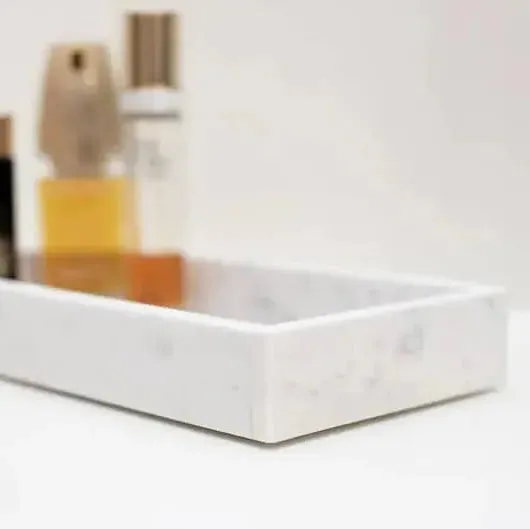 Plateau japandi rectangulaire Yori en marbre blanc, vue 3