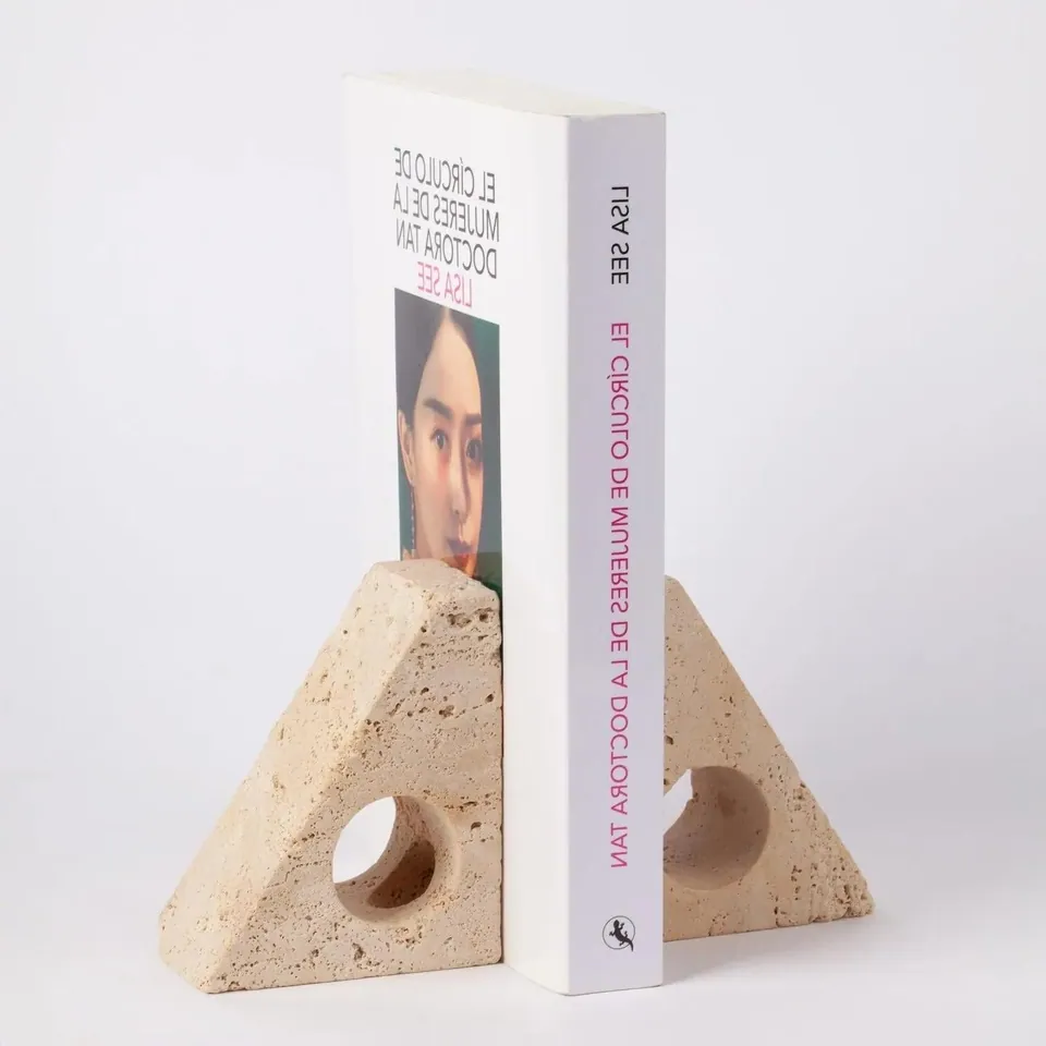 Serre-livres japandi et bougeoir Tomoe en travertin beige