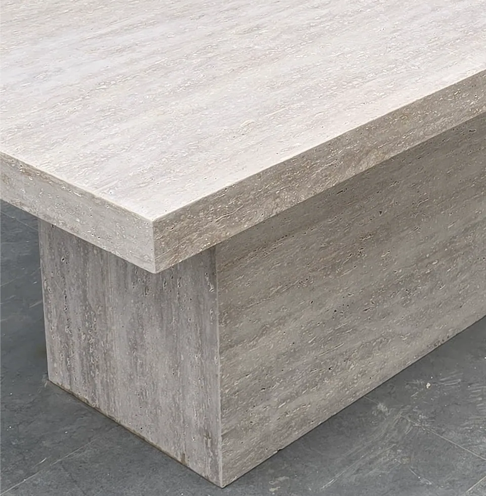 Table à manger japandi rectangulaire Klipp en travertin, vue 4