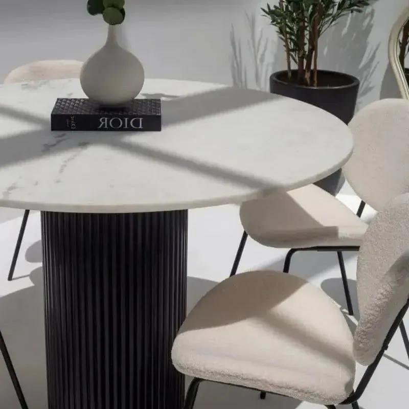Table à manger japandi ronde Niji en marbre blanc, vue 4