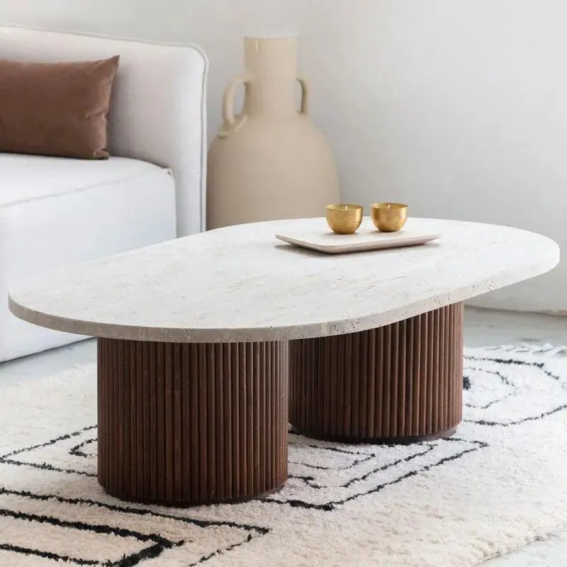 Table basse japandi An, travertin et pieds en bois, vue 2
