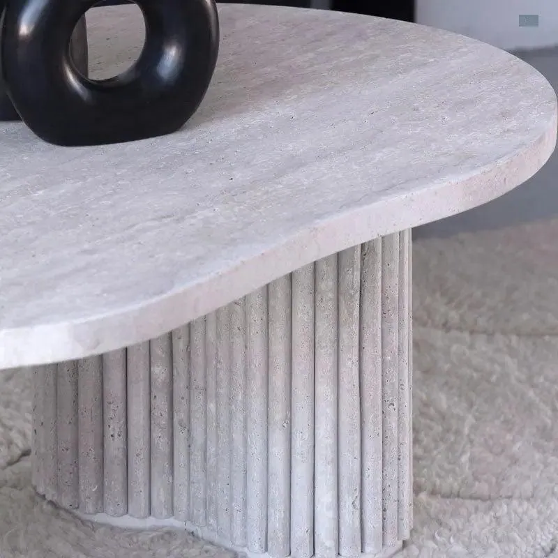 Table basse japandi asymétrique Kaze en travertin, vue 4