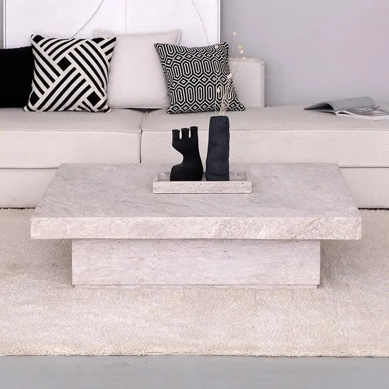 Table basse japandi carrée Kivi en travertin, piètement monolithique