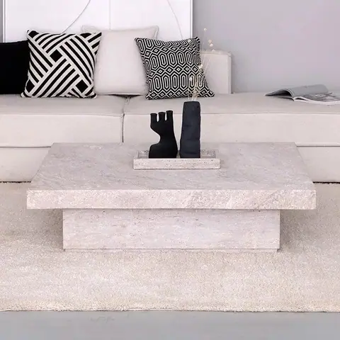 Table basse japandi carrée Kivi en travertin, piètement monolithique