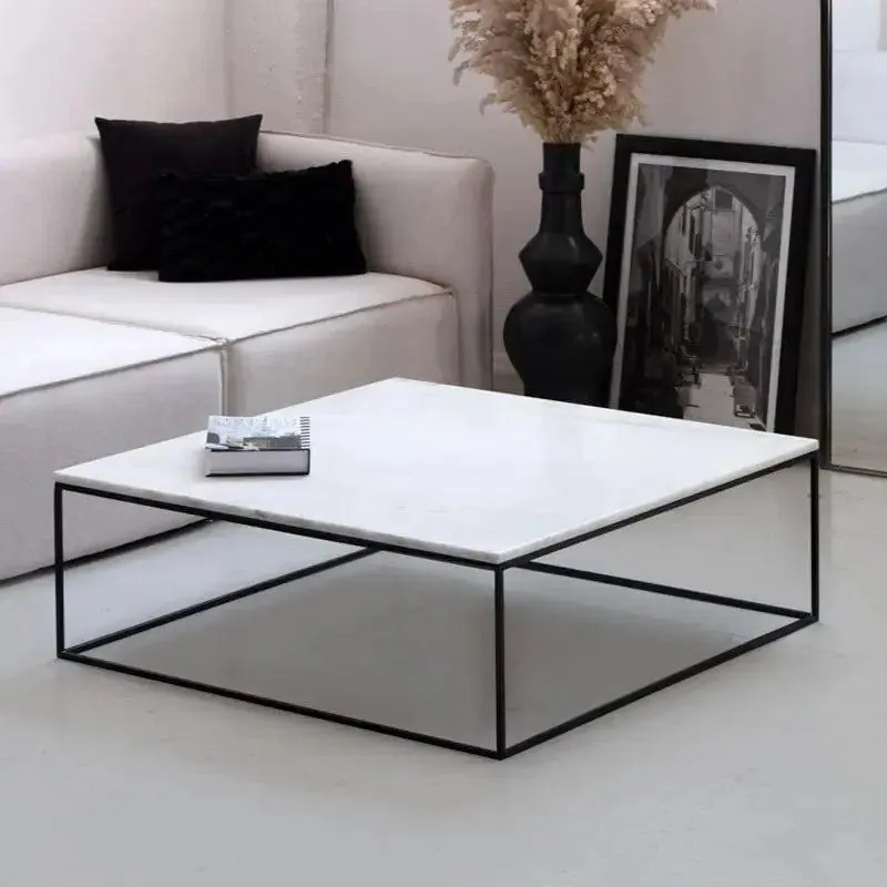 Table basse japandi carrée Ryu en marbre et métal noir, vue 2