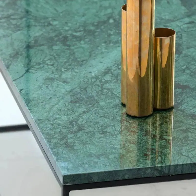 Table basse japandi carrée Ryu en marbre et métal noir, vue 6