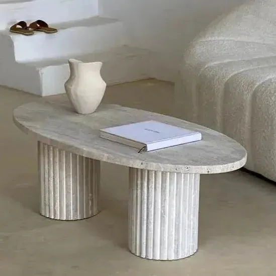 Table basse japandi Gan en travertin clair, plateau ovale, travertin