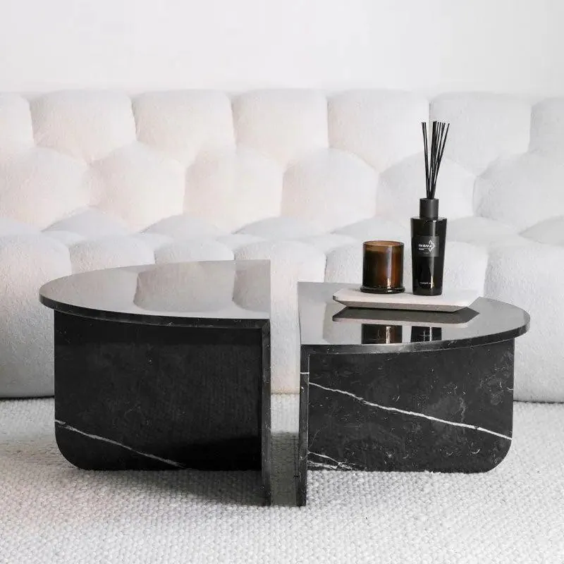 Table basse japandi Kage en marbre noir, deux demi-lunes, vue 2