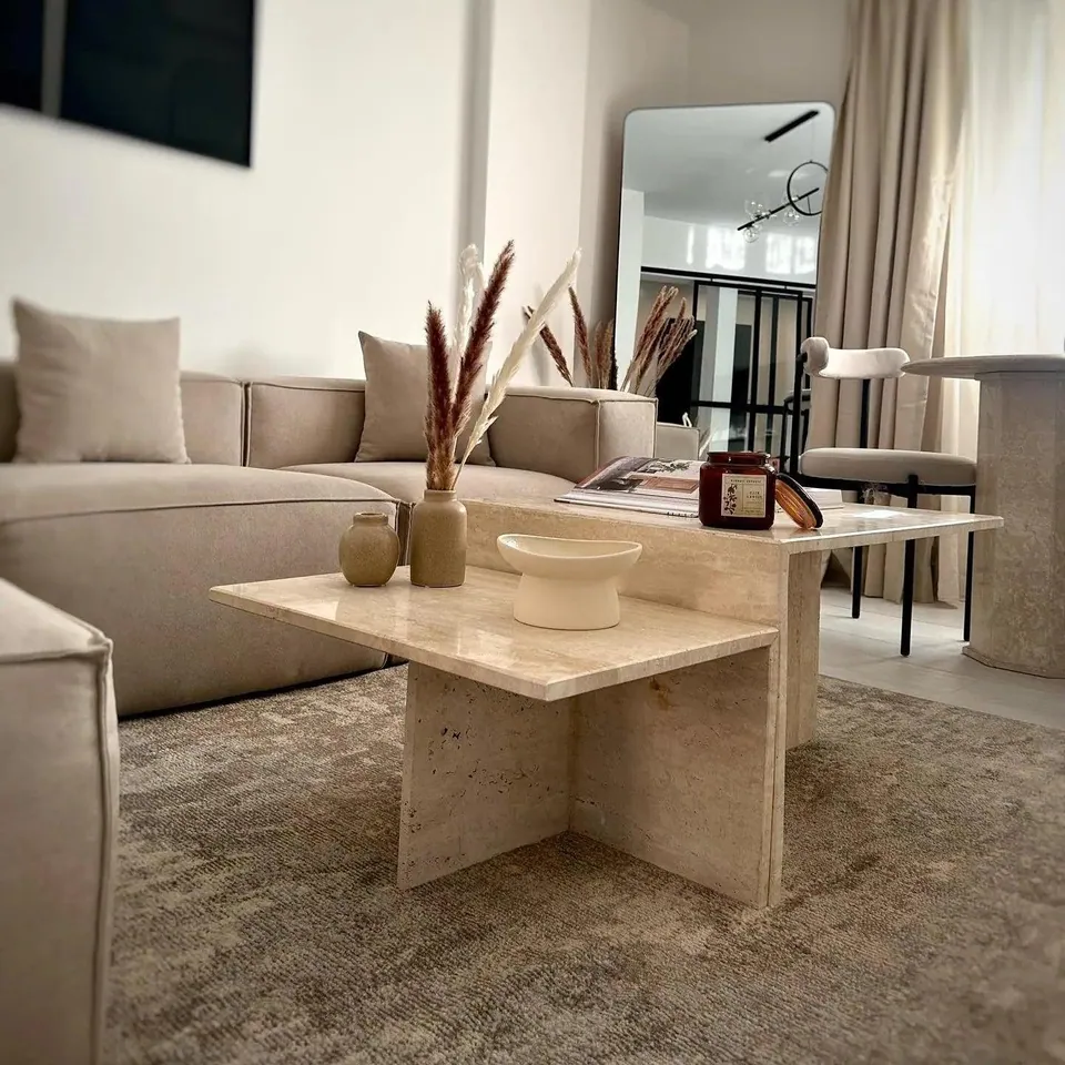 Table basse japandi Kuu en travertin beige, deux niveaux, travertin