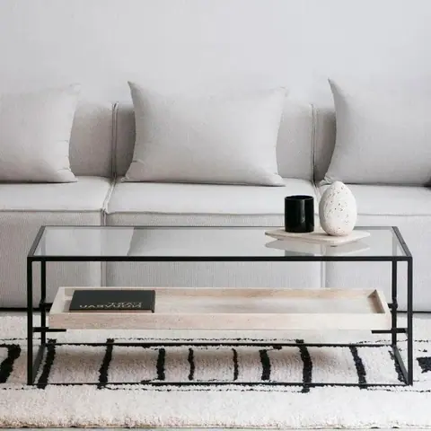 Table basse japandi Løv en verre, acier noir et travertin