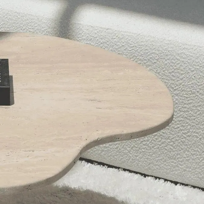 Table basse japandi organique Tane en travertin, vue 3