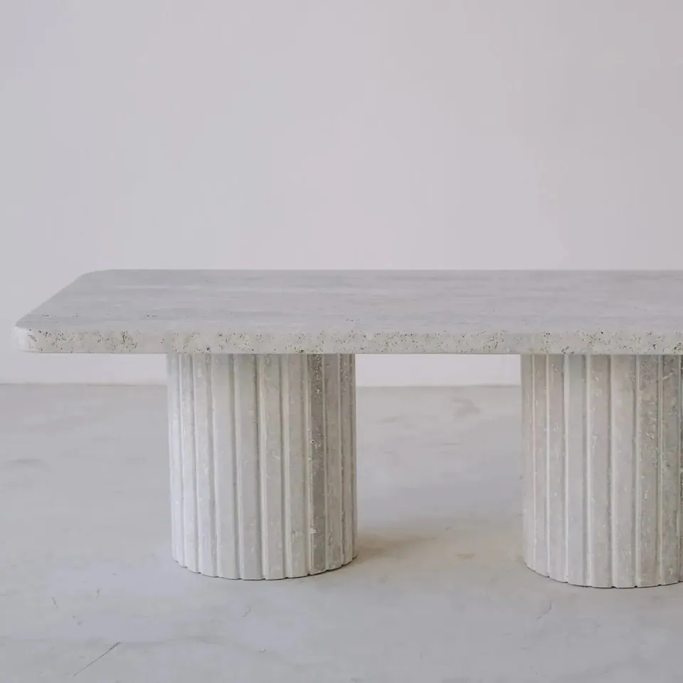 Table basse japandi rectangulaire Tai en travertin, vue 2