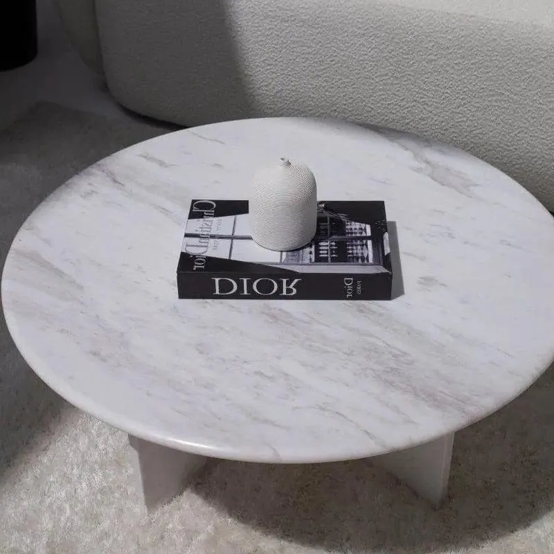 Table basse japandi ronde Sten en marbre blanc, pied croisé, vue 2