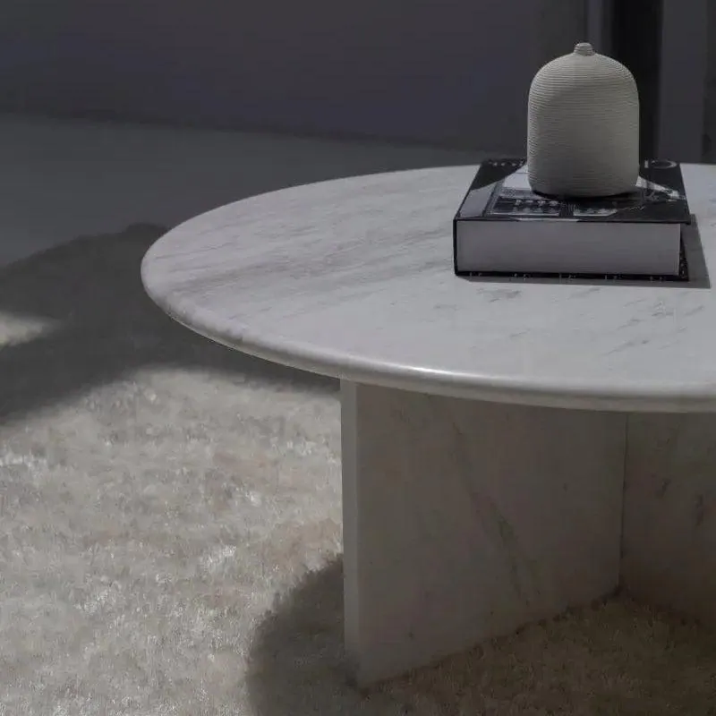 Table basse japandi ronde Sten en marbre blanc, pied croisé, vue 4