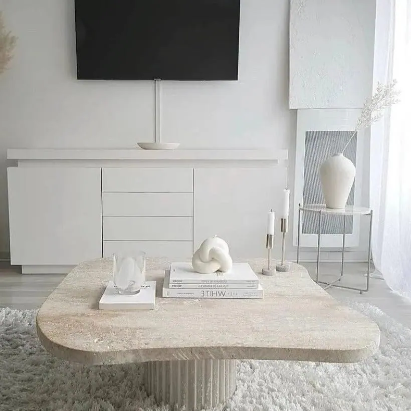 Table basse japandi Shiro en travertin sur base cannelée, vue 5