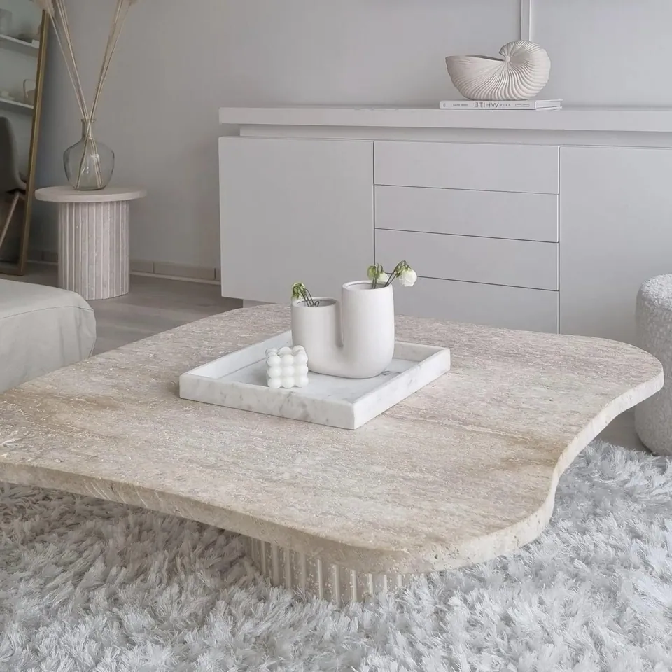 Table basse japandi Shiro en travertin sur base cannelée, vue 8