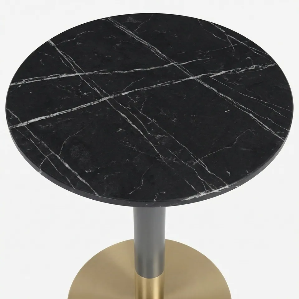 Table bistrot japandi ronde Luciano en marbre noir, pied doré, vue 2