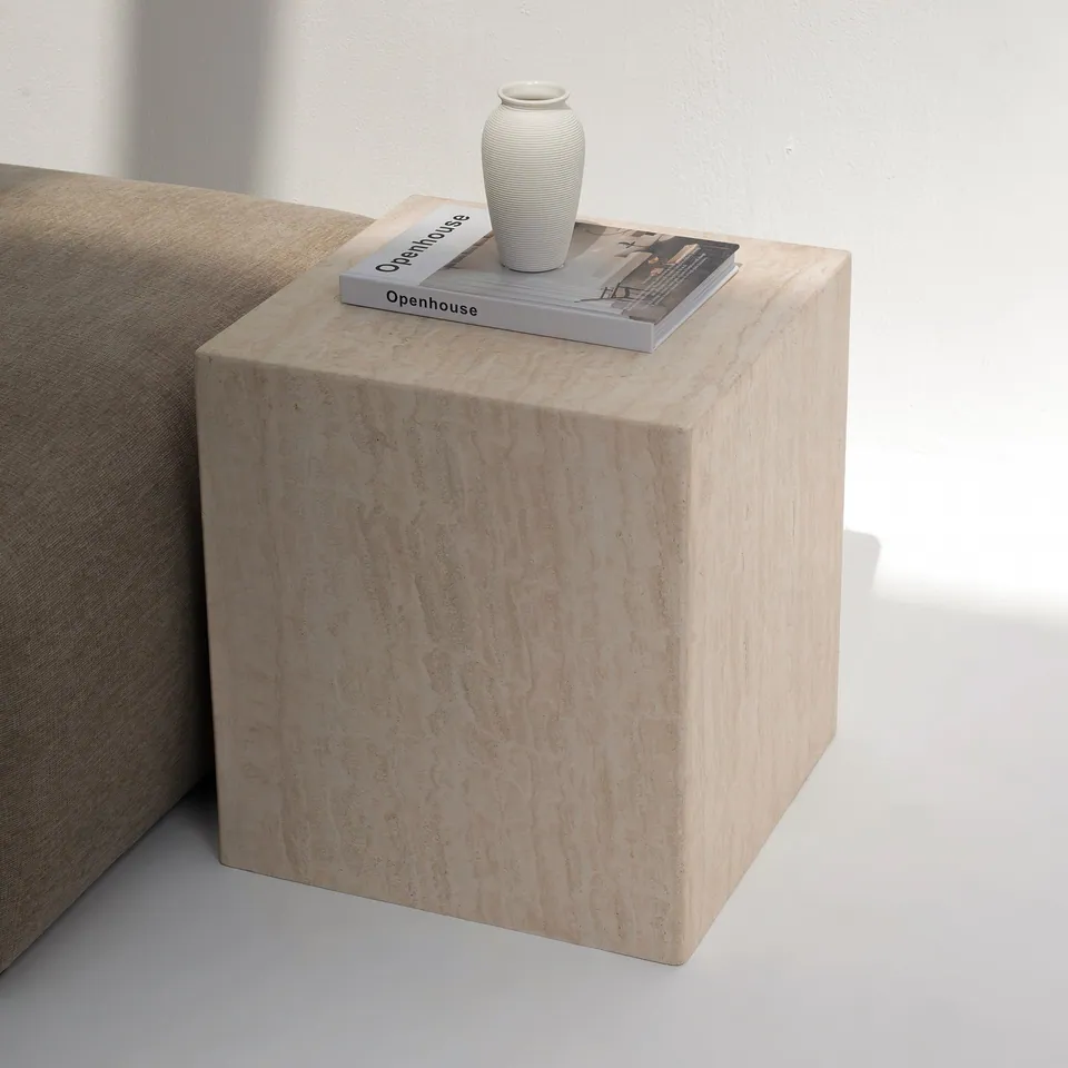 Table d’appoint japandi Cube en travertin, format 40 cm, vue 2
