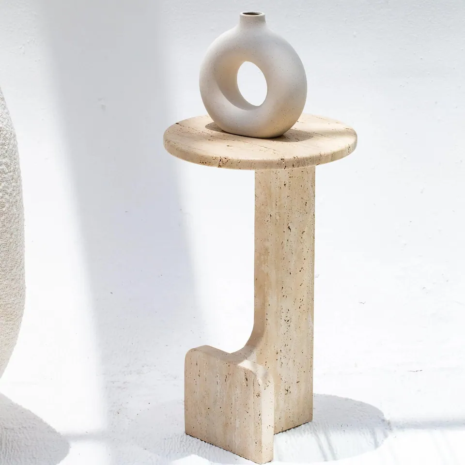 Table d’appoint japandi Hana en travertin, plateau rond Ø 30 cm, vue 4
