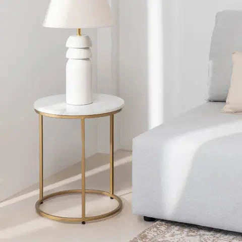 Table d’appoint japandi Hoshi en marbre blanc et métal doré