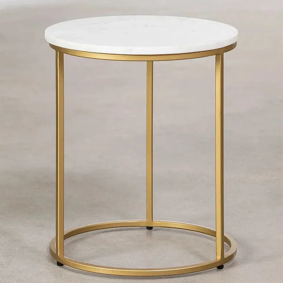 Table d’appoint japandi Hoshi en marbre blanc et métal doré, vue 3