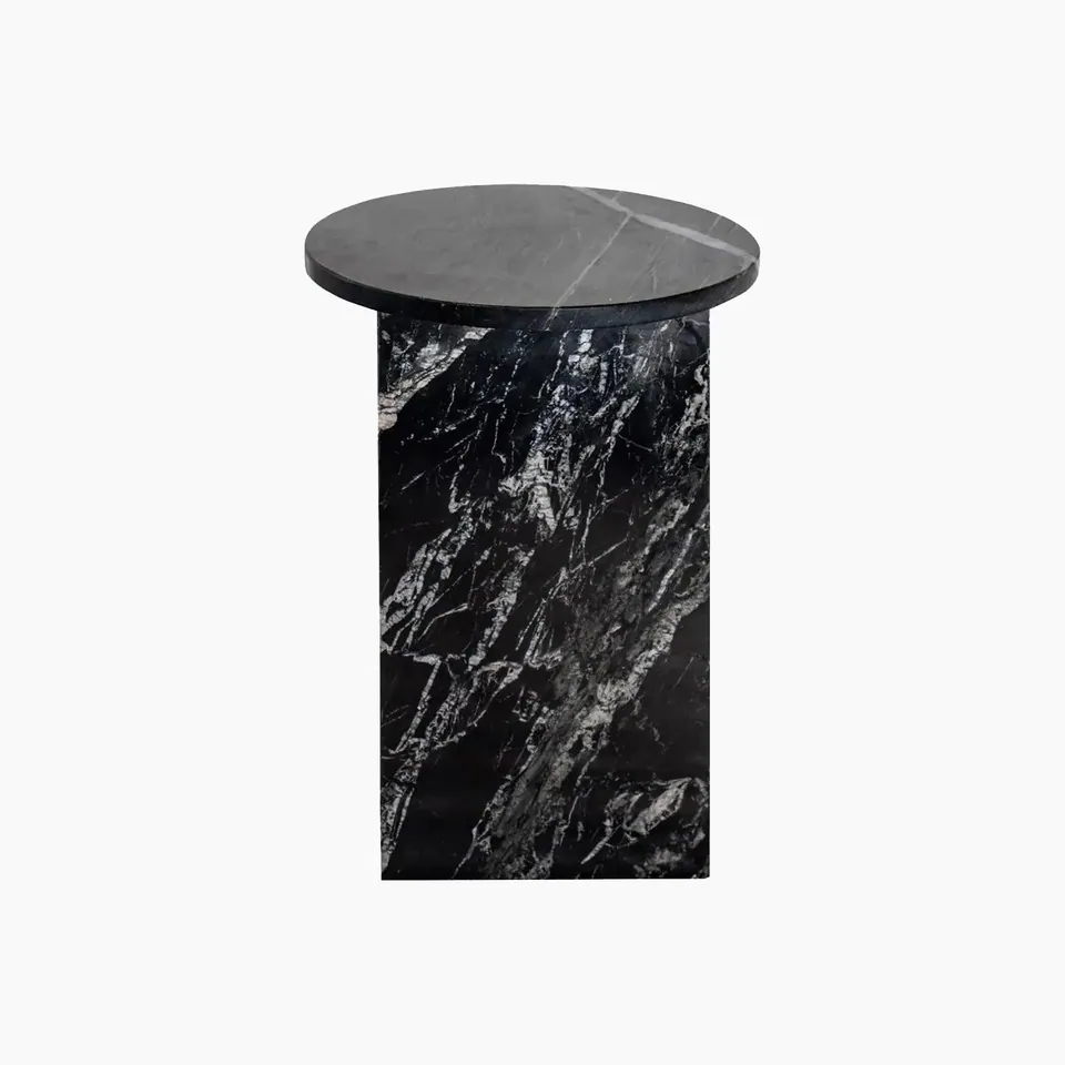 Table d’appoint japandi Koe en marbre noir, pied en Z, vue 3