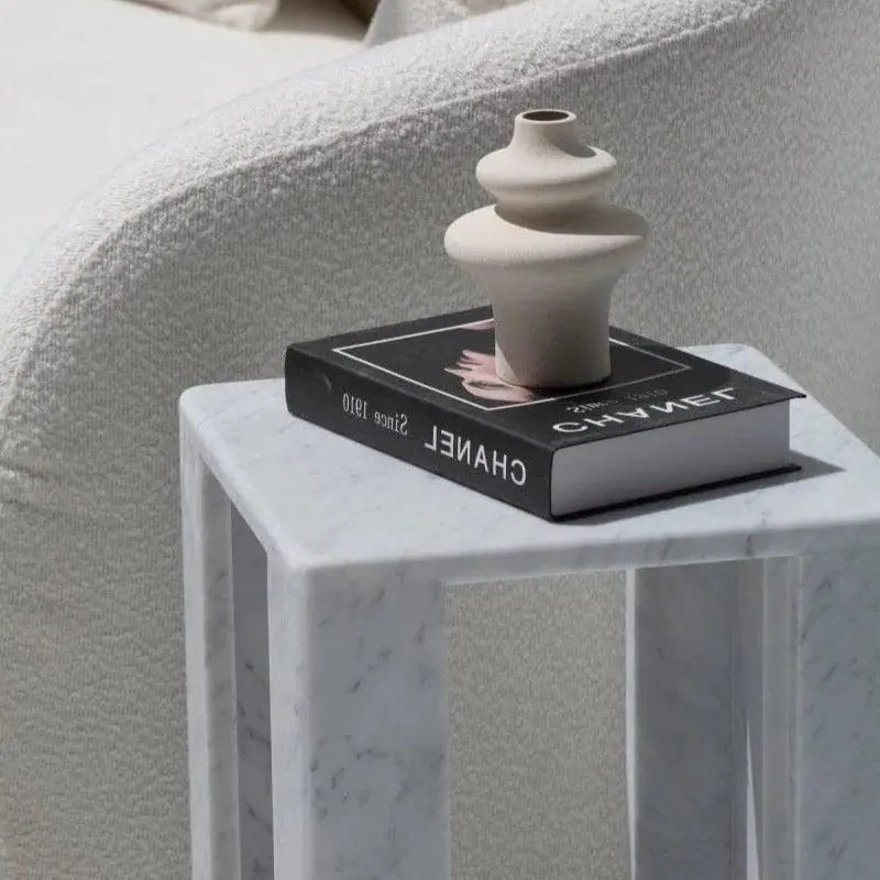 Table d’appoint japandi Mosse en marbre blanc veiné, vue 4