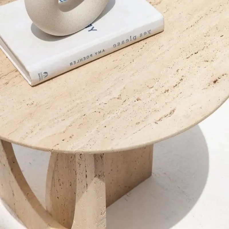 Table d’appoint japandi Sakura en travertin, base ajourée, vue 6
