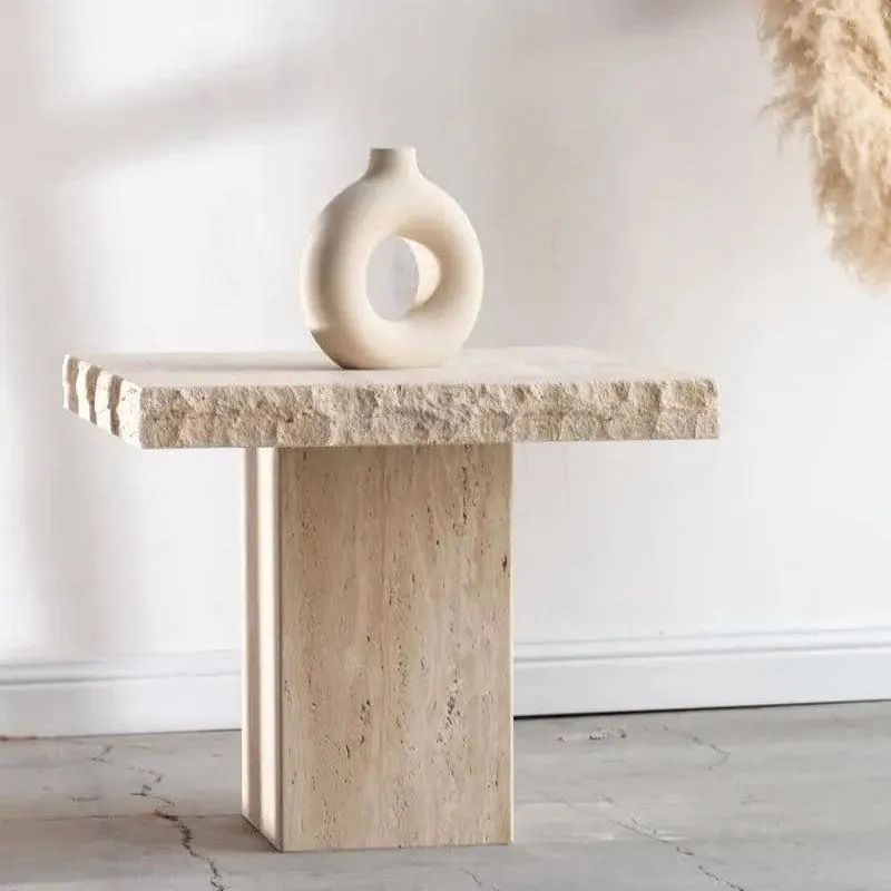 Table d’appoint japandi Ulf carrée en travertin brut, vue 2