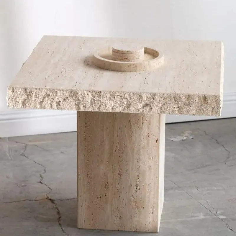 Table d’appoint japandi Ulf carrée en travertin brut, vue 8