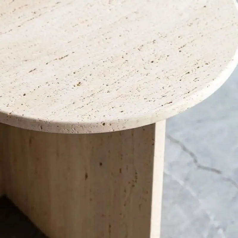 Table de chevet japandi Lind ronde en travertin, vue 2