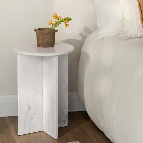 Table de chevet japandi ronde Tsuki en marbre blanc