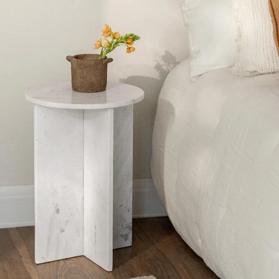 Table de chevet japandi ronde Tsuki en marbre blanc