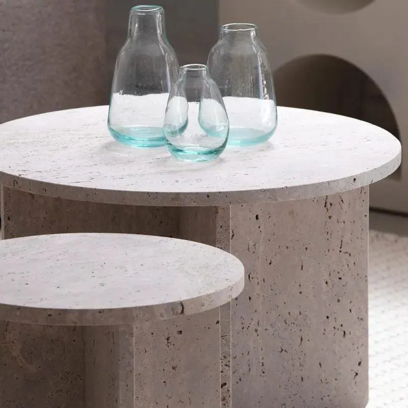 Tables basses gigognes japandi Nagi en travertin, piètement en croix, vue 3