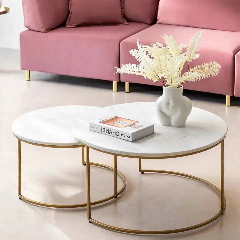 Tables gigognes japandi Aura en marbre blanc et métal doré, vue 2