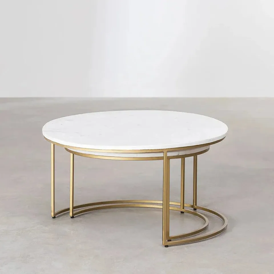 Tables gigognes japandi Aura en marbre blanc et métal doré, vue 4