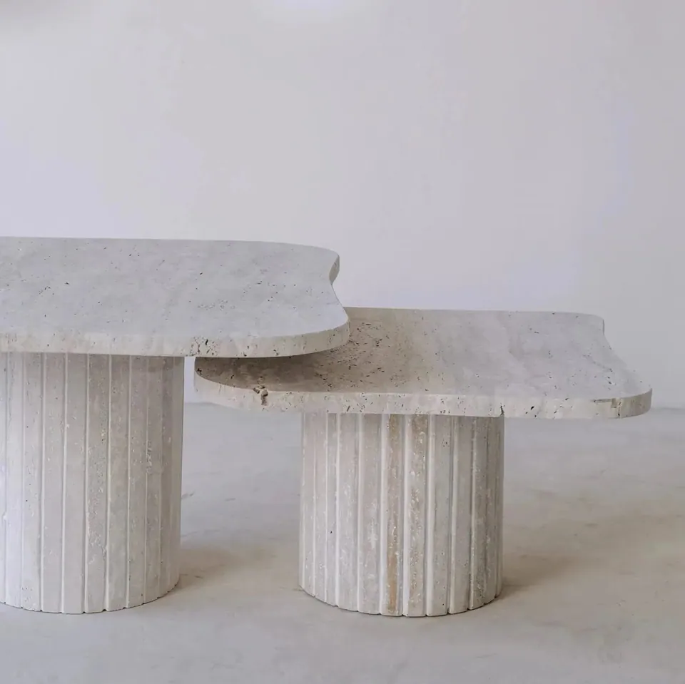 Tables gigognes japandi carrées Holm en travertin, vue 4